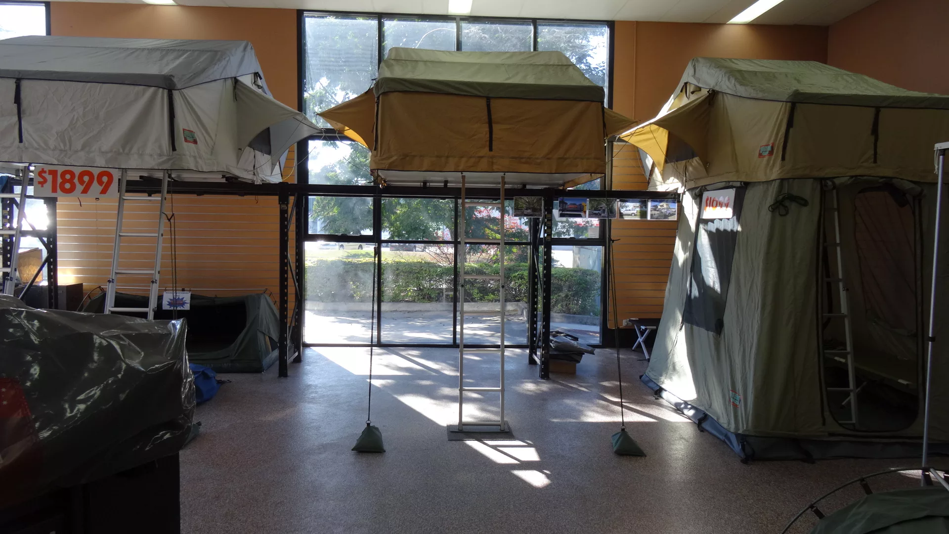 1.8-Weekender-roof-top-tent-002-jpg.webp