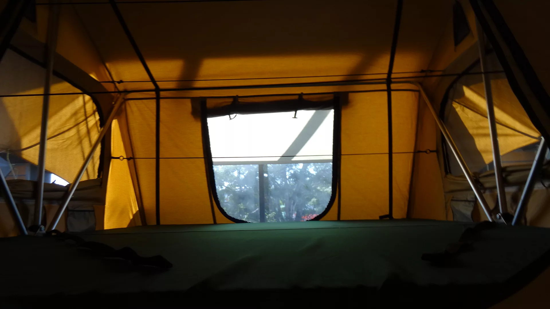 1.8-Weekender-roof-top-tent-004-jpg.webp