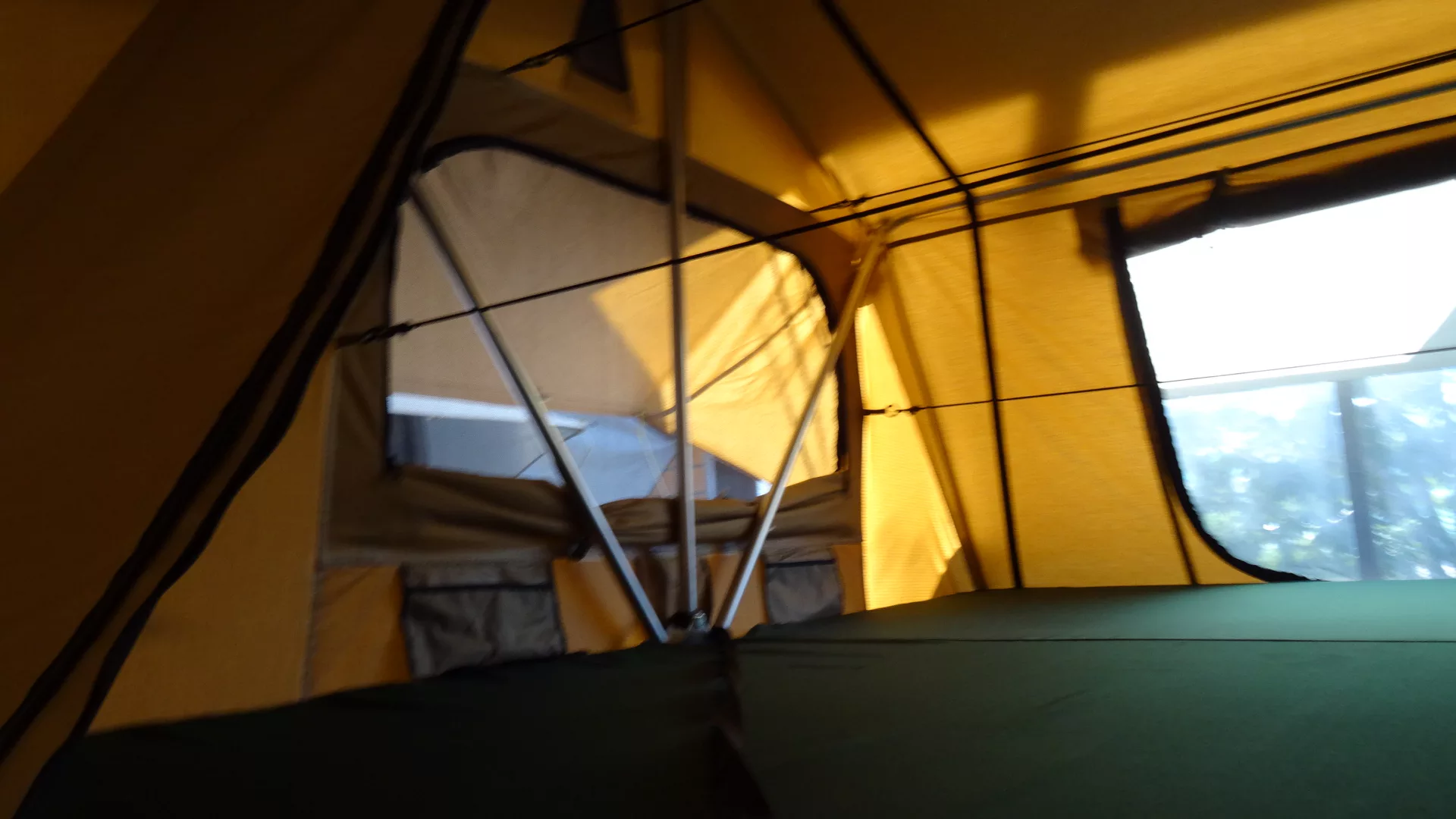 1.8-Weekender-roof-top-tent-005-jpg.webp